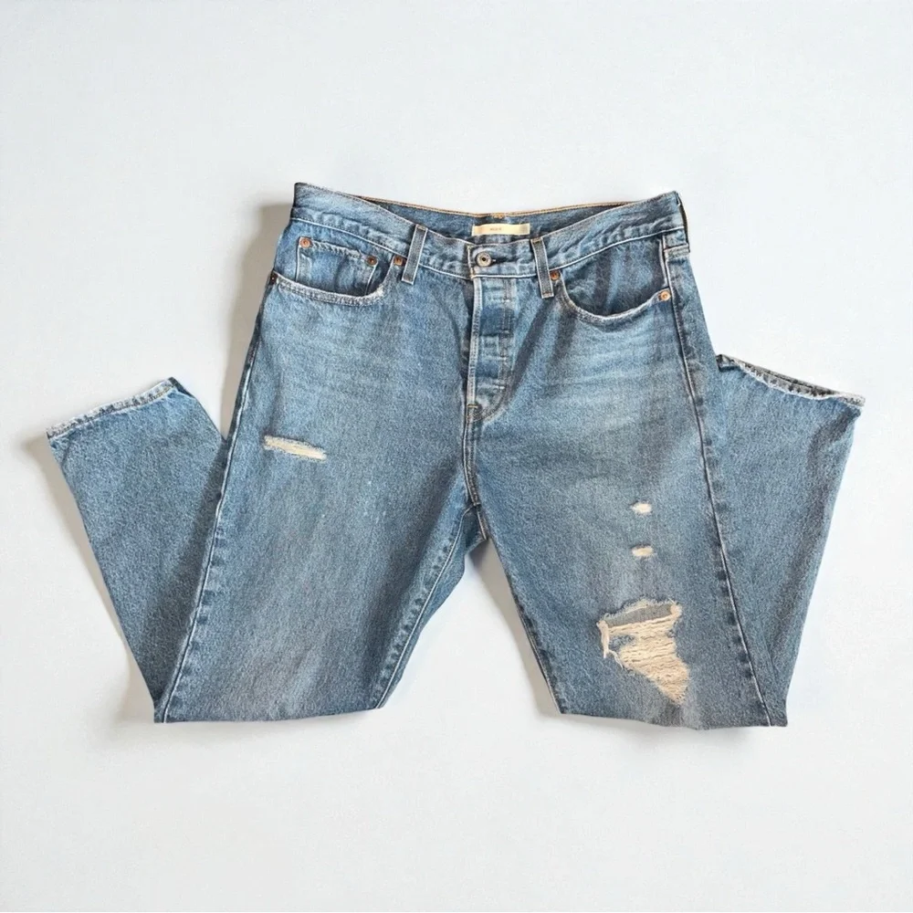 Levi's Wedgie Icon Ankle Medium Blue High-Rise Distressed Jeans - Picture 12 of 15